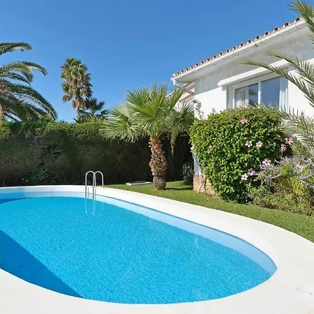 Sleeps 4 Pool Air Con Wifi * Nerja