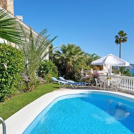 Sleeps 4 Pool Air Con Wifi *