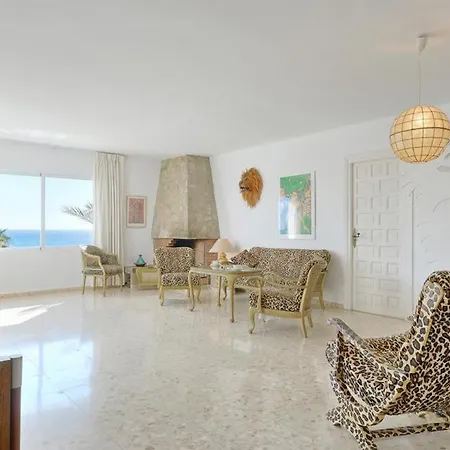 Sleeps 4 Pool Air Con Wifi Villa