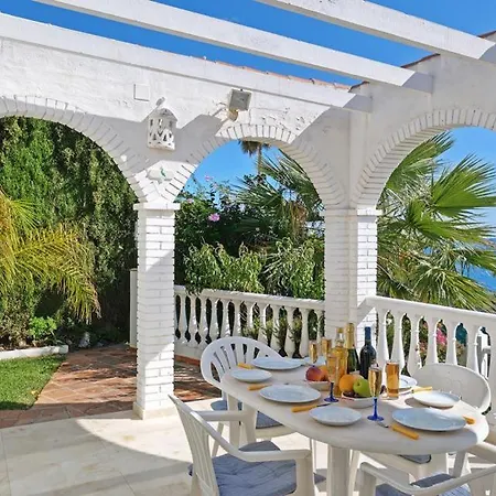 Sleeps 4 Pool Air Con Wifi * Nerja
